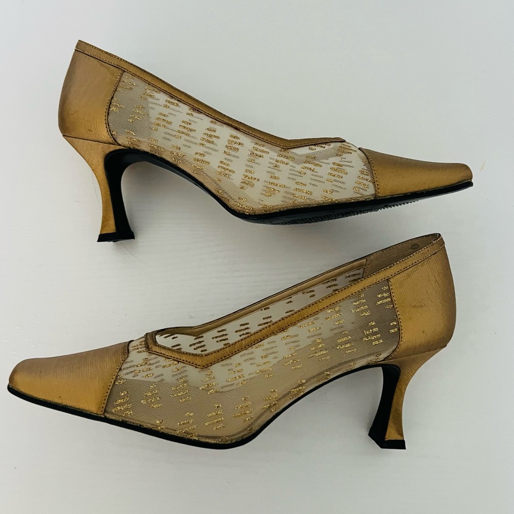 KAREN SCOTT RARE VINTAGE "STRATTON" SATIN GOLD Mesh heels Women’s size 7